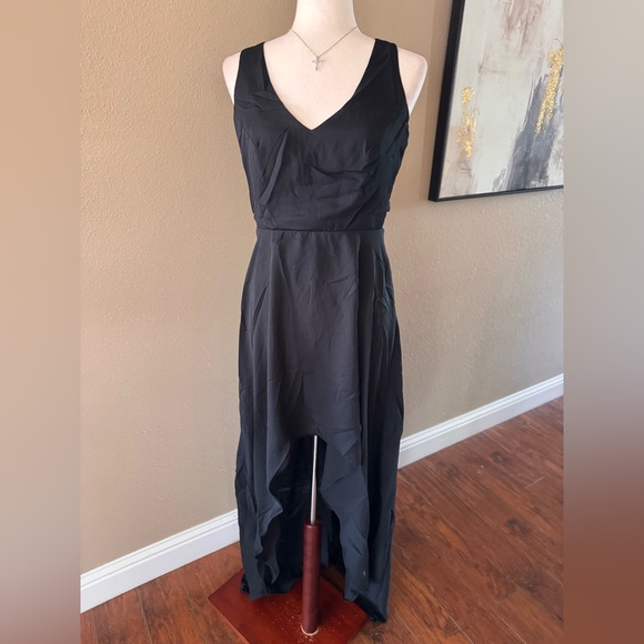 Black V-Neck High-Low Long Train Women's Dress - Picture 3 of 7